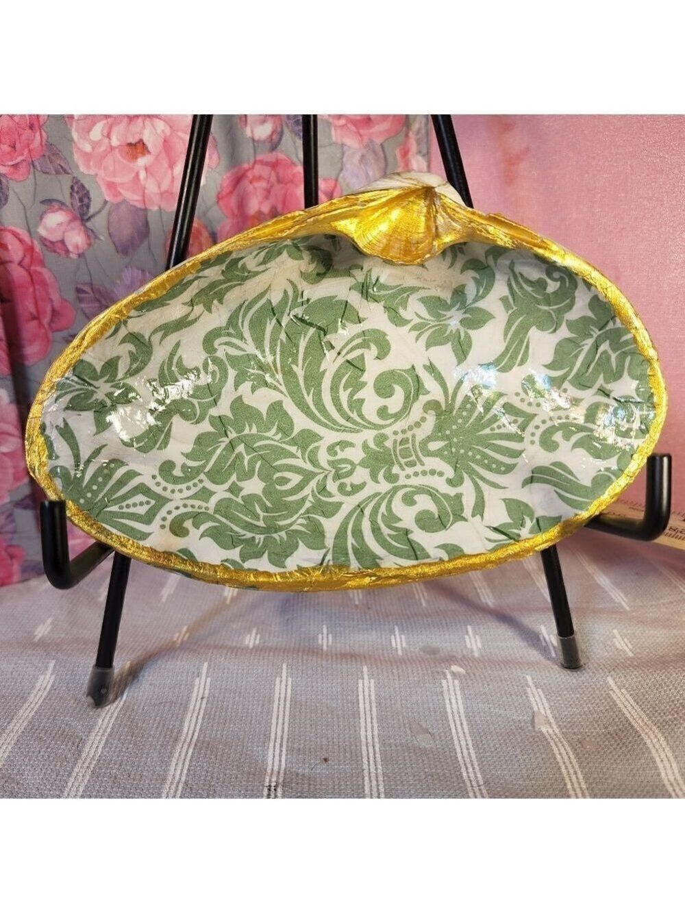 DECOUPAGE CLAM SHELL DECOUPAGE GREEN PATTERNS ON A CLAM SHELL TRINKET DISH